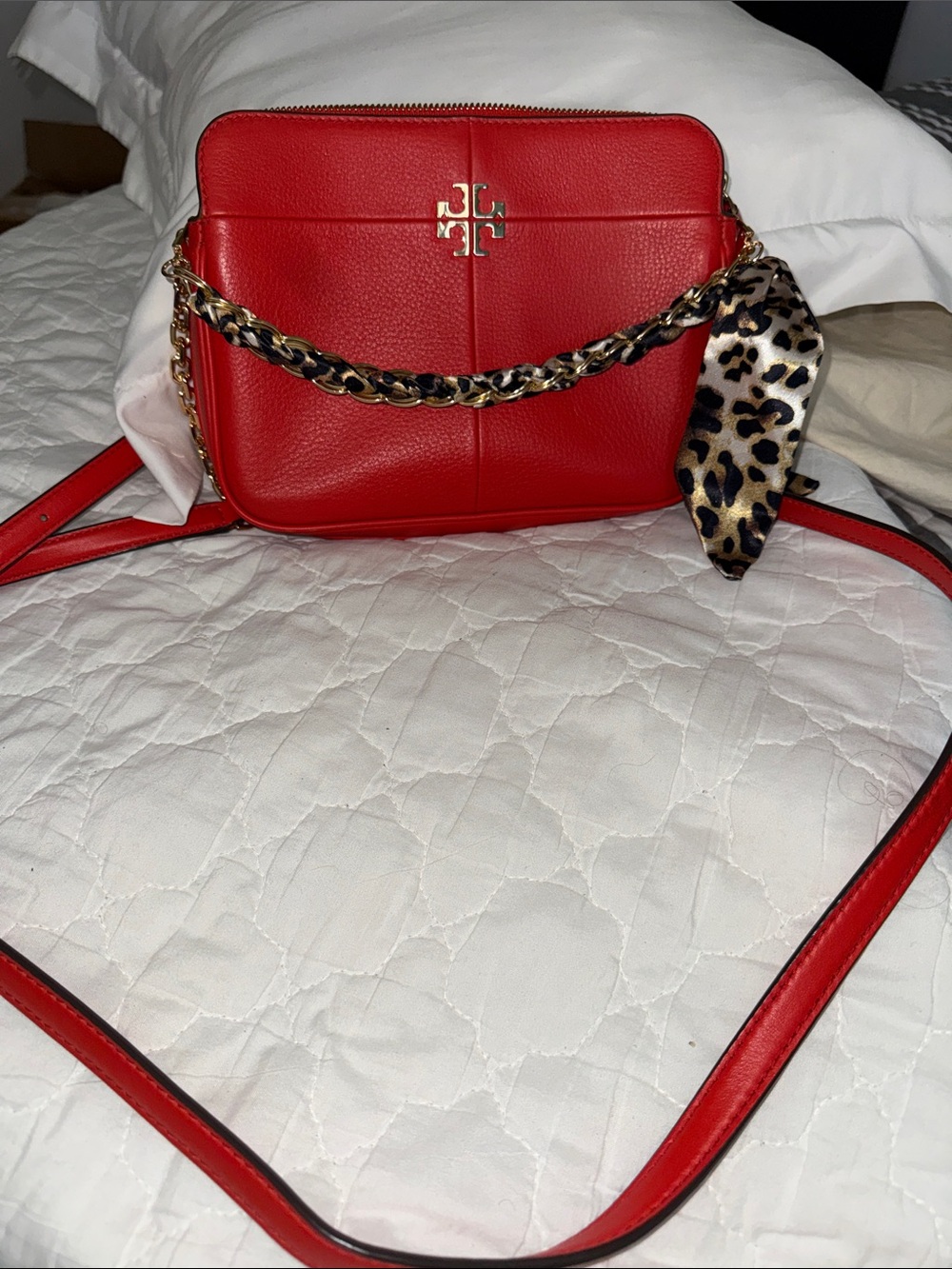 Tory Burch ivy Leather Crossbody with Gold Chain and Leopard Scarf